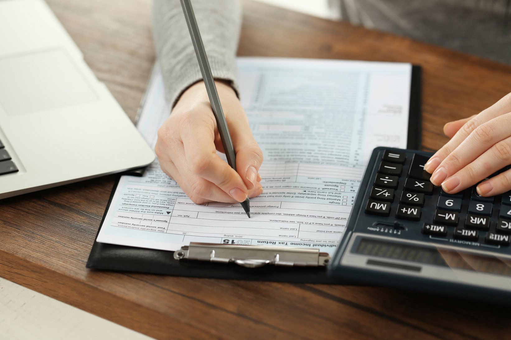 Hand Filing Income Tax Return Form